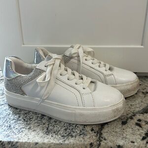 Steve Madden Pointing Women’s sneakers, size 6M